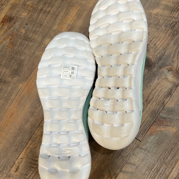 NEW SKECHERS - GO WALK Joy - Aurora - Sz 9 - Be noticed in this cool mint color - Picture 9 of 9